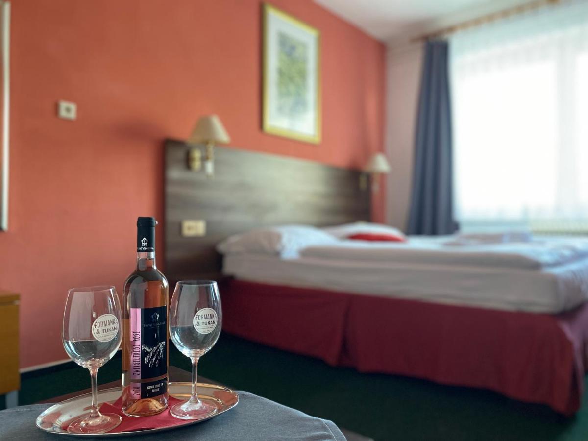 Hotel Formanka Hustopeče Eksteriør billede